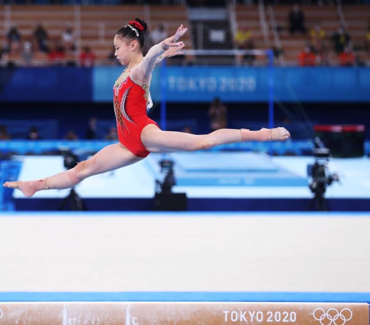 夺冠后的管晨辰我想要各种各样的杯子带盖儿的不要粉色