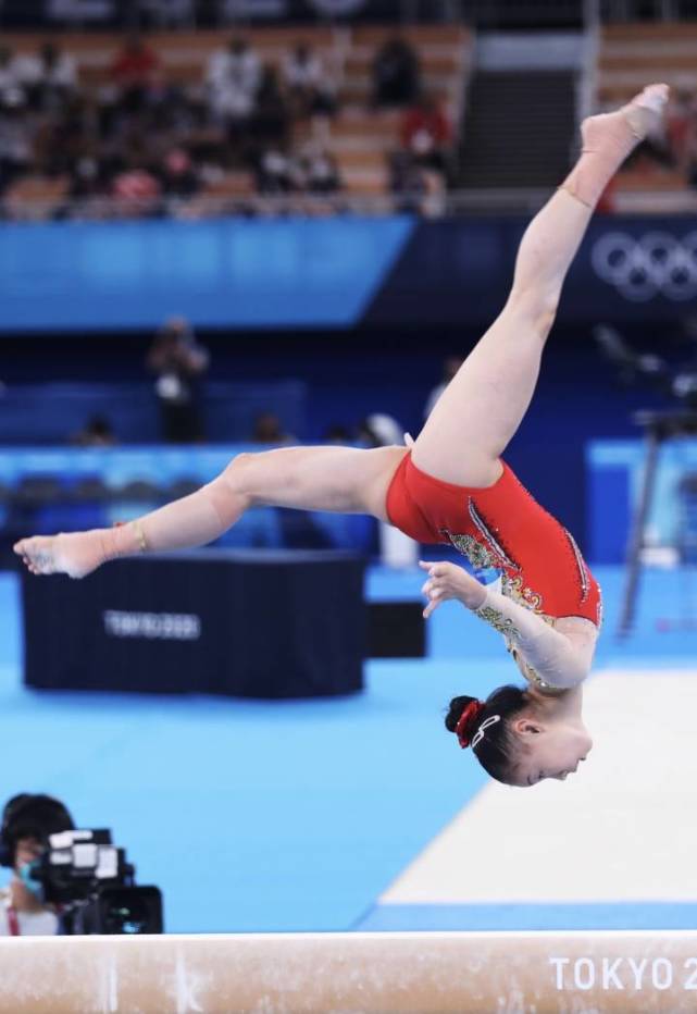 夺冠后的管晨辰我想要各种各样的杯子带盖儿的不要粉色