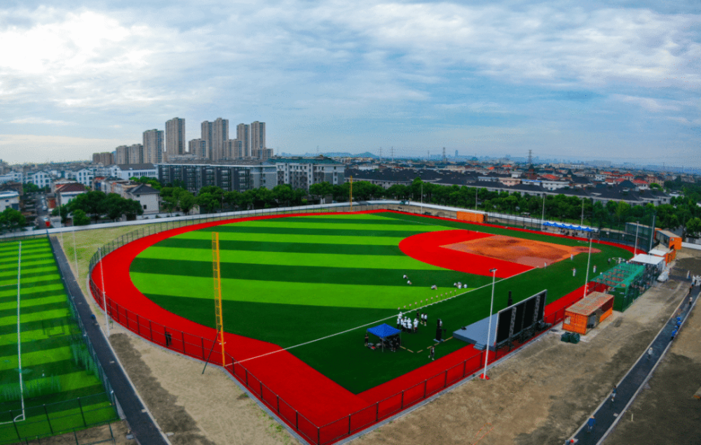 棒球小镇热力四射这片70亩绿茵场你也能免费享受