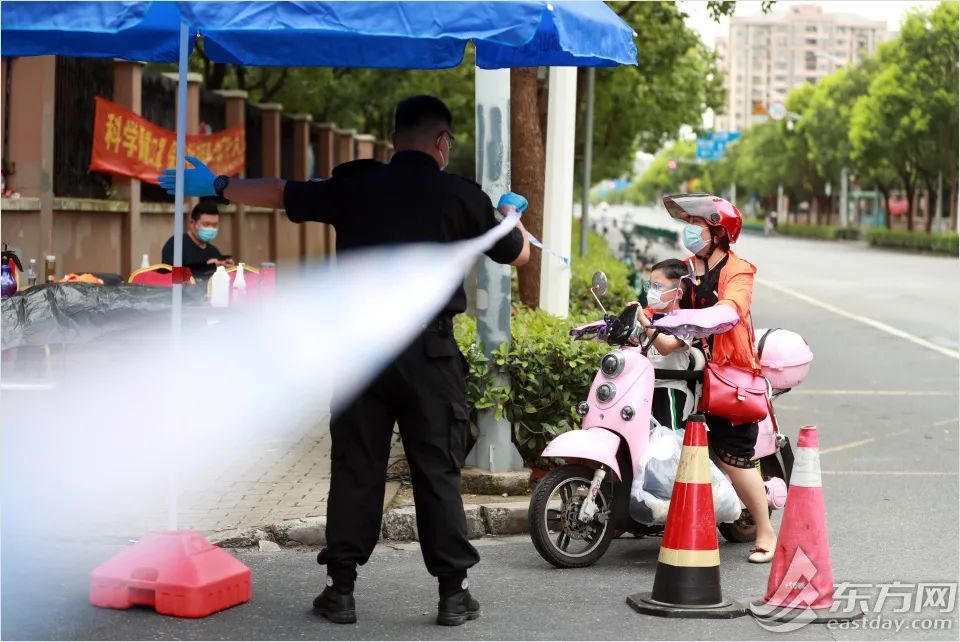 直击心圆西苑小区封闭管理现场,隔离不隔爱