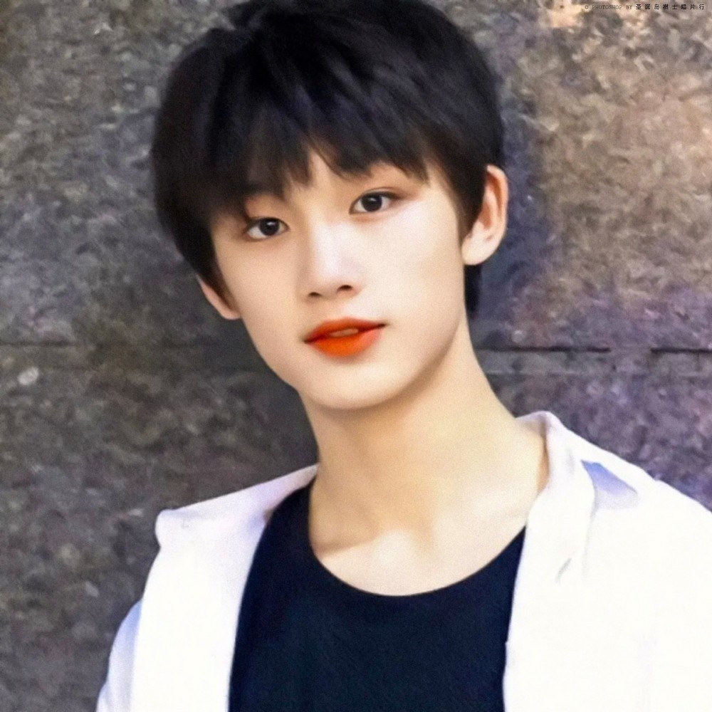 丁程鑫图片期待你舞少年之志浩荡期待你将万疆盛世唱响