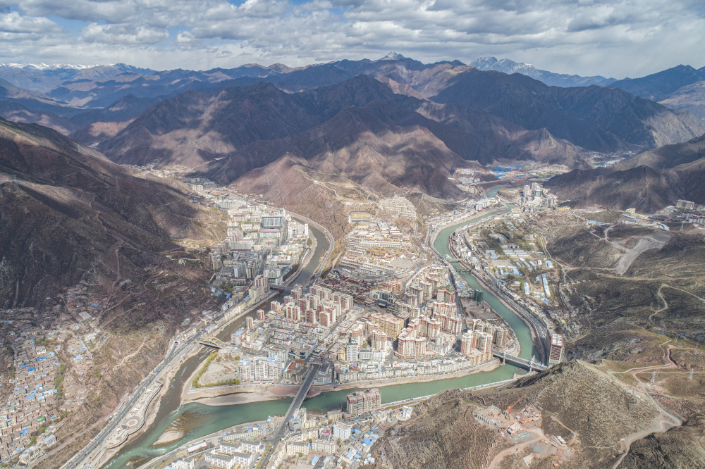 重走天路看变迁丨"世界屋脊":川藏公路托起一批现代化城镇