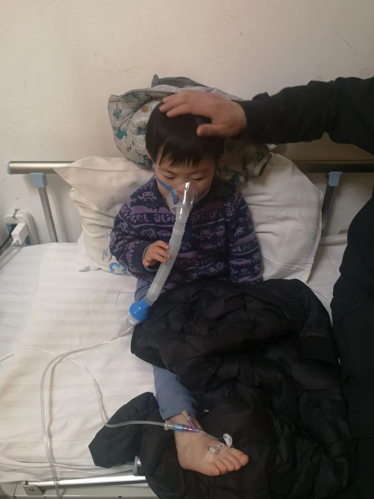 宝宝生病,对大人孩子都是考验_腾讯新闻