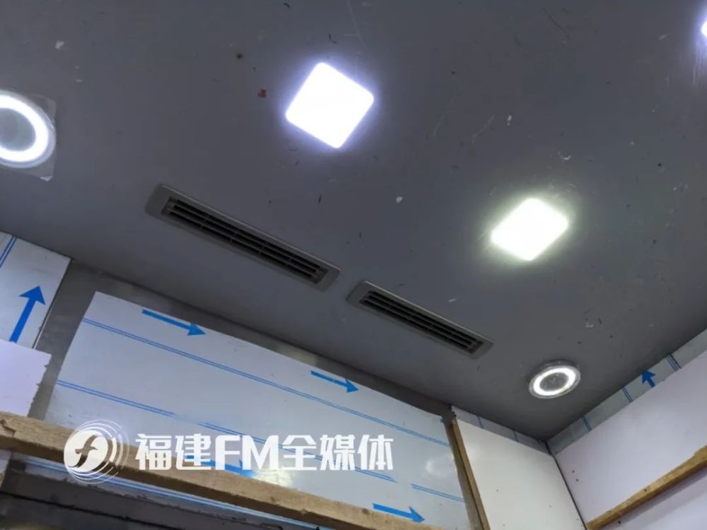 福州高先生纳闷电梯里装台这个有这么难