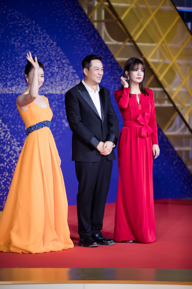 赵薇和小陶虹走红毯,人到中年比例都很好,终于明白腰线的重要性