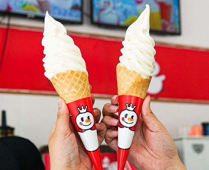 廉价的蜜雪冰城3元的甜筒6元的奶茶我不嫌你穷你别嫌我土