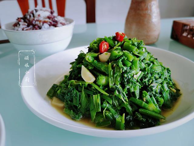 这菜以前在农村用来喂猪现在看到就买5分钟上桌清香鲜嫩