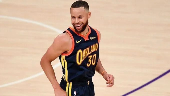nba NBA早报：库里未来5年2.61亿，安东尼加盟湖人，德罗赞加盟公牛