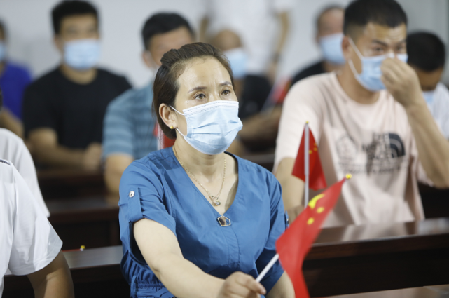 王春雨父亲王东海1995年,符离镇四山村,一座被山峰环绕的皖北乡村,王