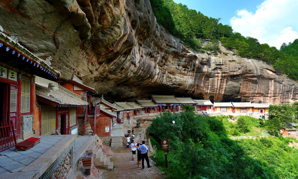 天山天池石门图片