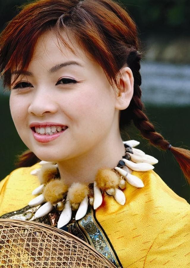 凭"山路十八弯"走红的李琼,因朱迅失误遭"雪藏",今现状如何