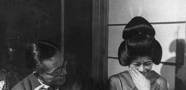 日本二战后人口_二战后,日本人口如何快速恢复到1亿,简单粗暴,就是苦了女学生