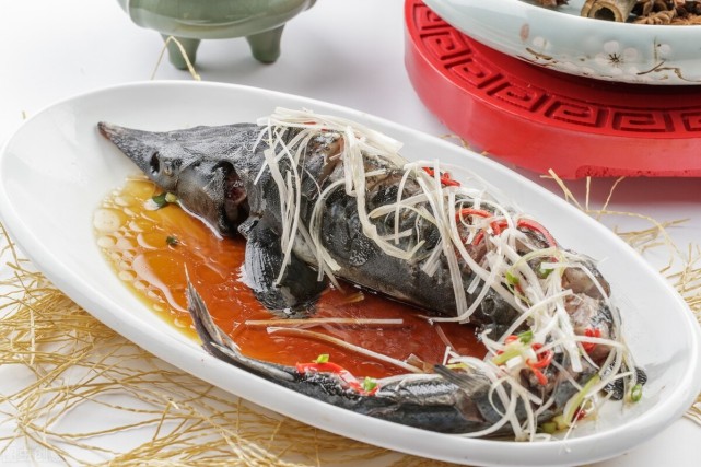 一般为 养殖的西伯利亚鲟,俄罗斯杂交鲟,史氏鲟等.