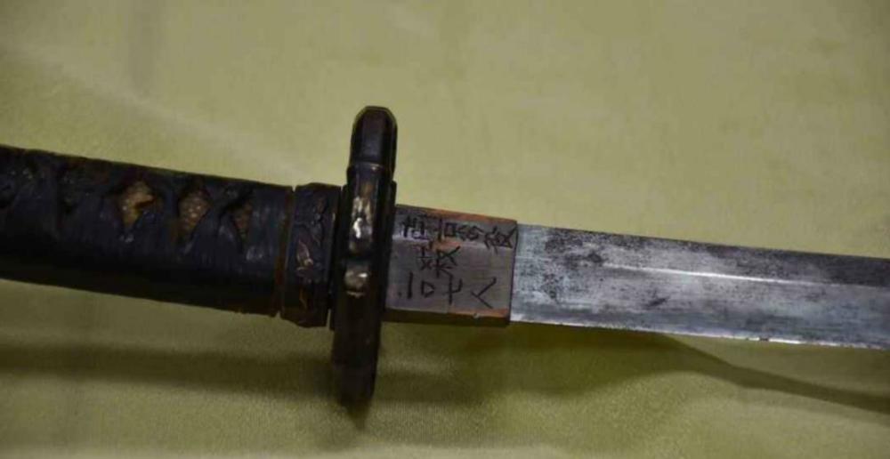 一把军刀日本出百万想赎回,我国发现异常,只因刀上刻有9个汉字