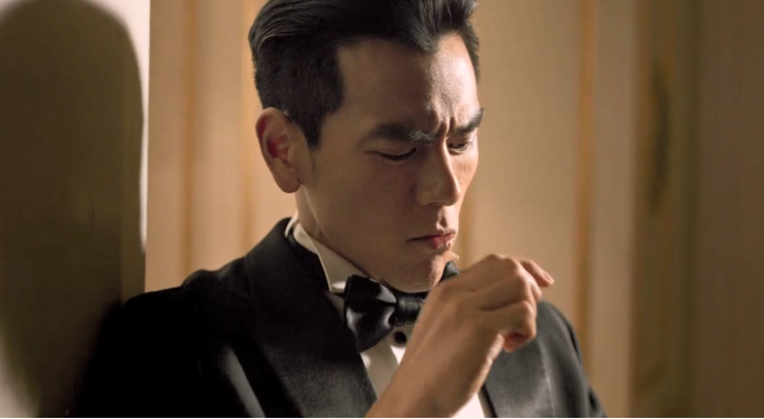 邪不压正 朱潜龙口中的 高人 就是指蓝青峰 有多处暗示 全网搜