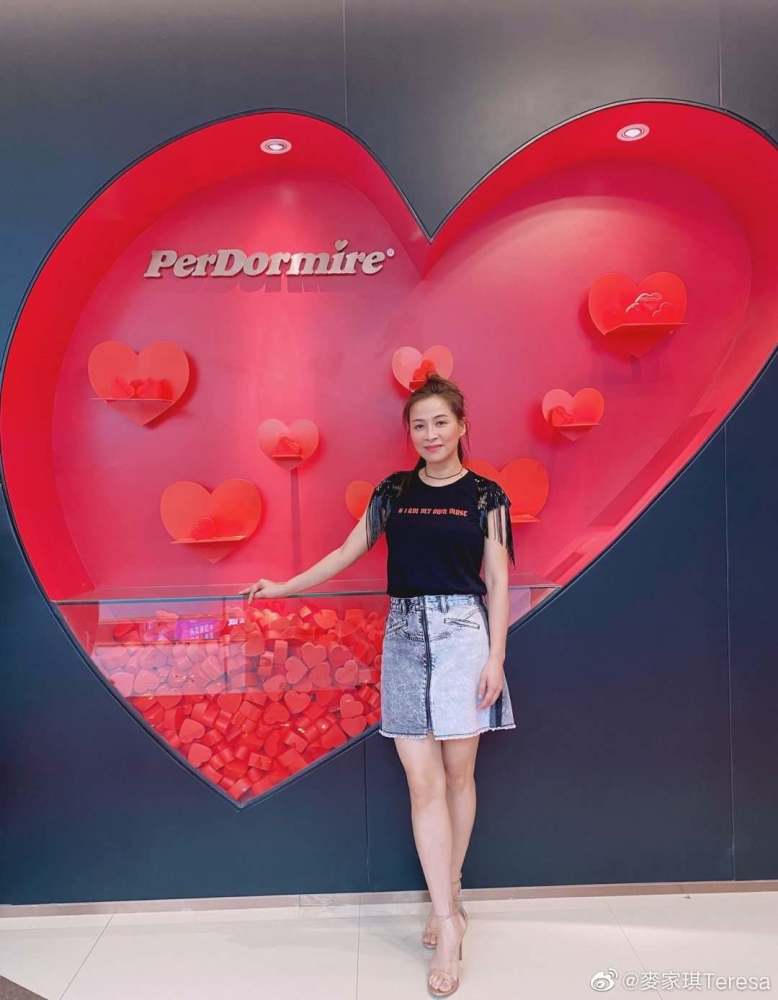 46岁前港姐麦家琪罕见现身,自曝长居内地,曾与孩子五个月未见_腾讯