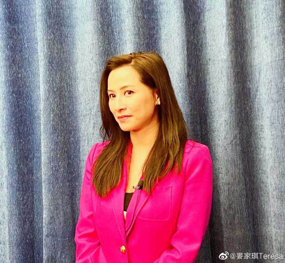 46岁前港姐麦家琪罕见现身,自曝长居内地,曾与孩子五个月未见_腾讯