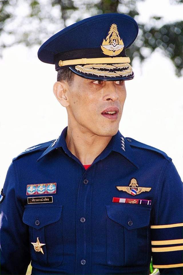 泰国最荒唐国王玛哈,奢侈无度连换6任王妃,民众为何仍然爱戴?