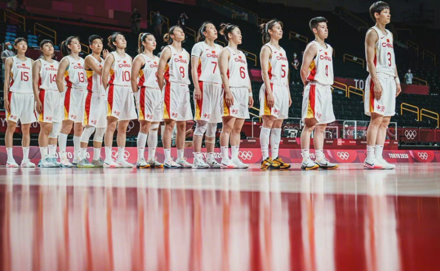 女篮止步8强却有惊喜!内线双塔成未来,许利民鼓励:投不进算我的