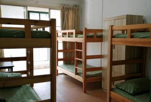 大学宿舍选四人间还是六人间学长告诉你选择哪种会更好