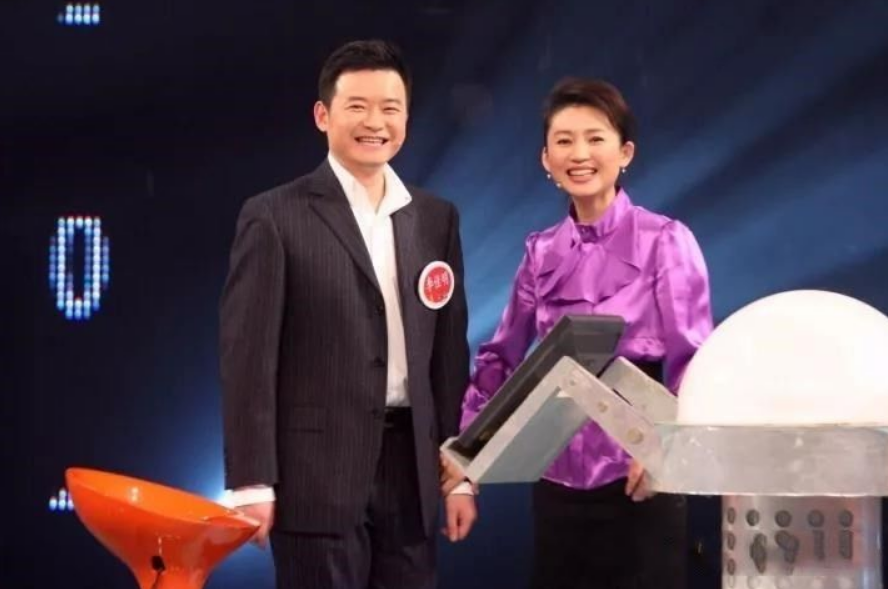 央视一姐王小丫二婚嫁大13岁老公52岁至今不生子