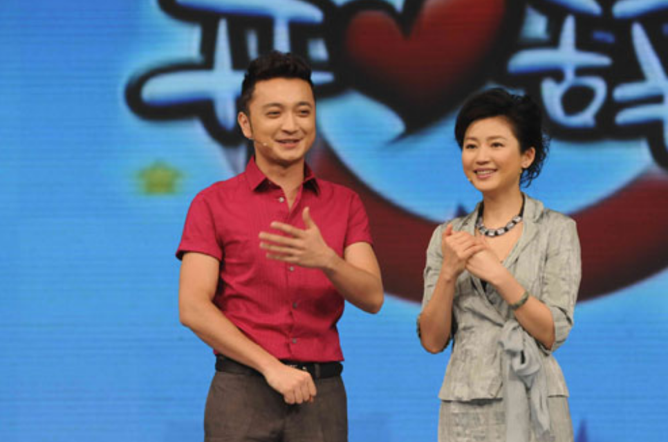 央视一姐王小丫二婚嫁大13岁老公52岁至今不生子