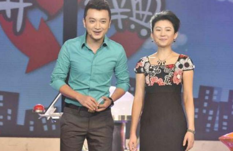 央视一姐王小丫二婚嫁大13岁老公52岁至今不生子