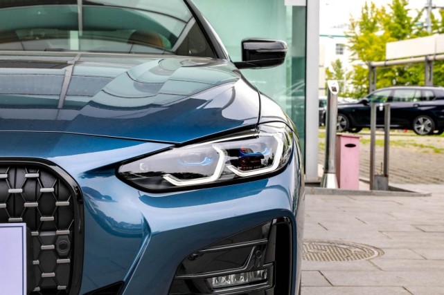 后驱无框门58秒可破百原装进口价格还不贵带你看宝马4系