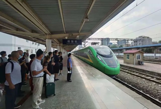 杨凌首开"绿巨人",如何乘车看过来!
