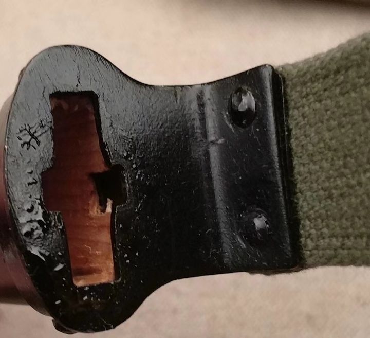 黄铜制作,护手内侧有独力编号材质:9铬合金钢硬度:62hrc类型:军刀全长