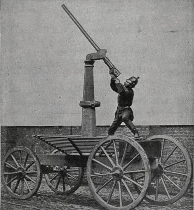 在巴黎包围战中,普军用这种初代防空火炮成功击落并捕获5只热气球