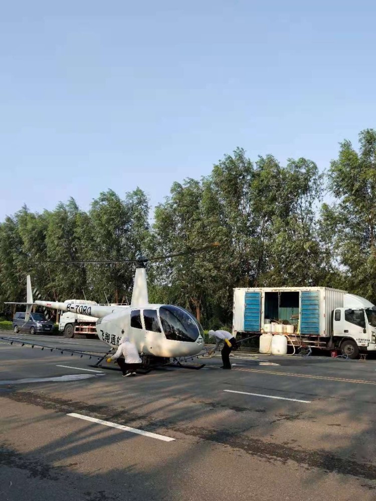 为杨树除害虫,河南鹿邑县出动了飞机