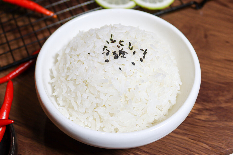 煮米饭不要直接加水下锅牢记2窍门大米香喷喷的软糯清甜