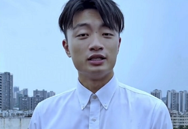 古呀老师:一位中二少年变身奥特曼爆红网络,两个作品涨粉百万!