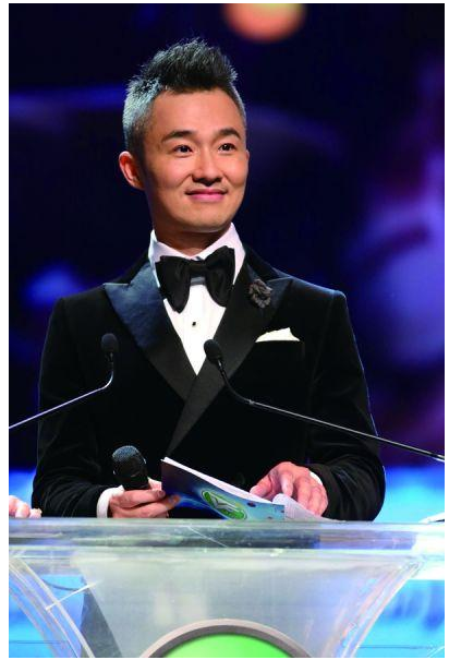 主持人程雷:因病和女友分手转身娶同行,如今因一场生日会被调查