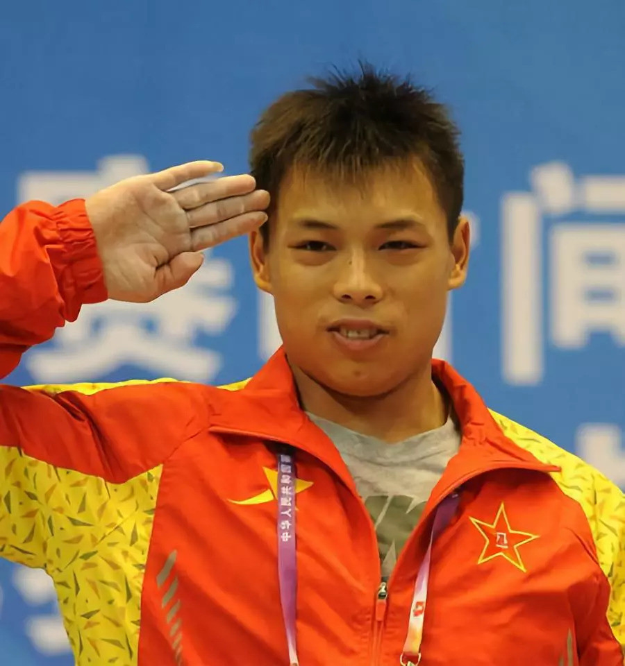 2010年,17岁的谌利军果然不负众望,获得了世界青年锦标赛冠军.