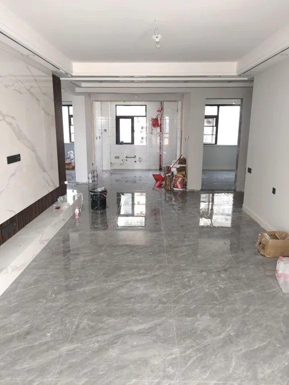 118平装修了一半,全屋地砖通铺,大包8万元,到入住需15万