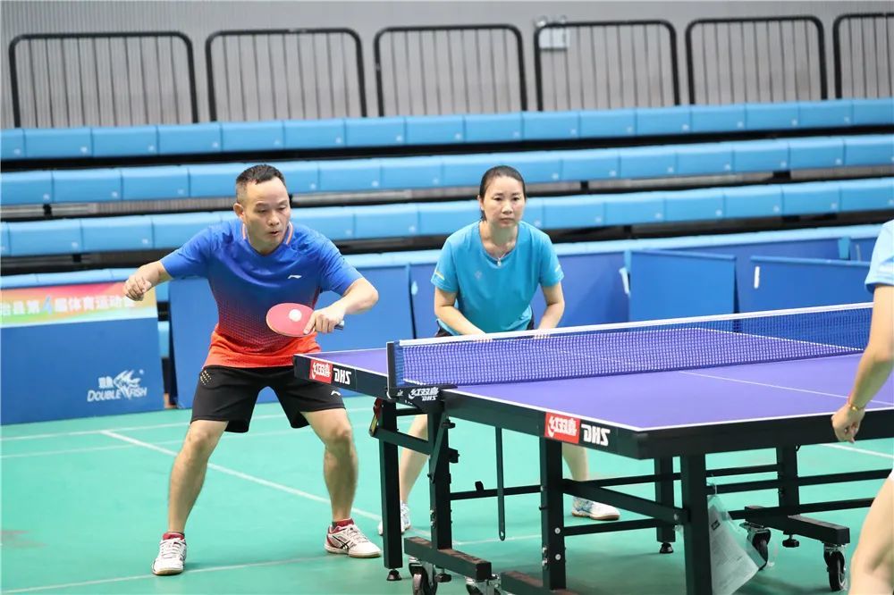 陵水第四届县运会乒乓球比赛收拍椰林镇队获7金