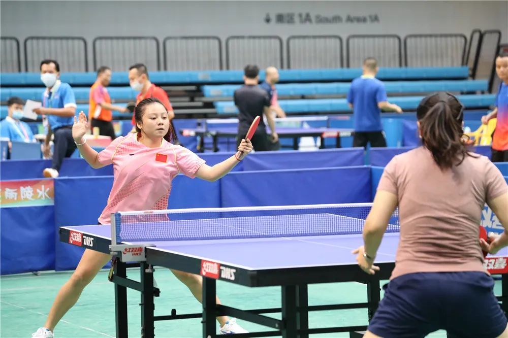 陵水第四届县运会乒乓球比赛收拍椰林镇队获7金
