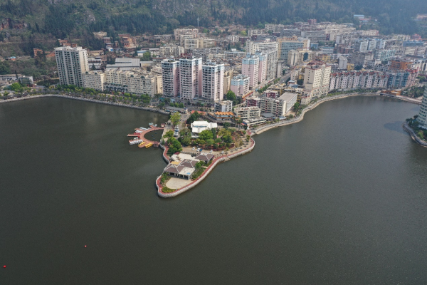 个旧位于云南省南部的红河州距昆明280公里全市国土面积1587平方公里