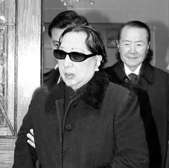 孔祥熙死后,其4子女结局如何?唯一孙子为了管理祖产专门学习中文