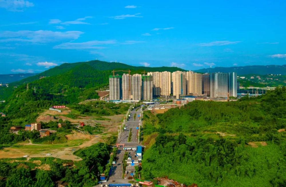 将达川区亭子镇,麻柳镇,福善镇,安仁乡整体划入达州经开区托管