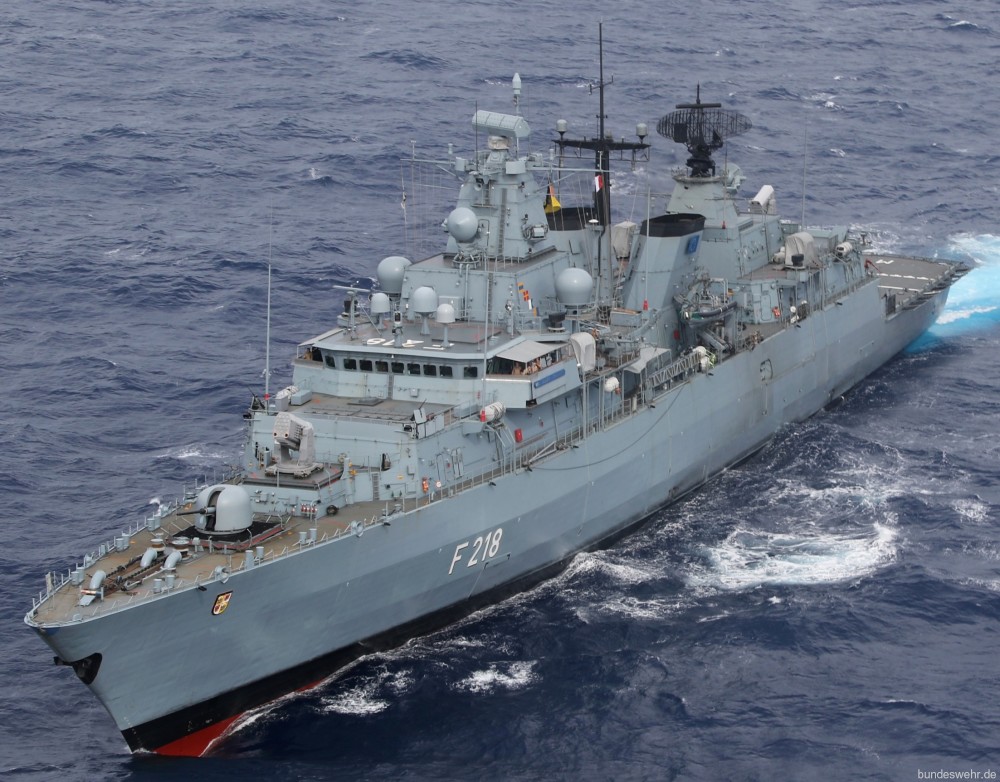 注意主要武器下面都有模块基座f123型护卫舰,和德国用于出口澳新,希土