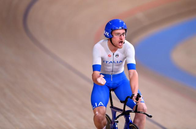 8月4日,意大利队选手菲利普在庆祝夺冠.新华社记者张宏祥摄