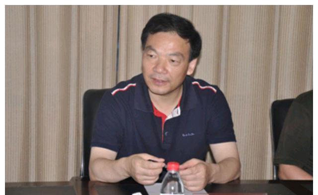 他是南昌淫官副厅生活腐化受贿3900万致损28亿判死缓