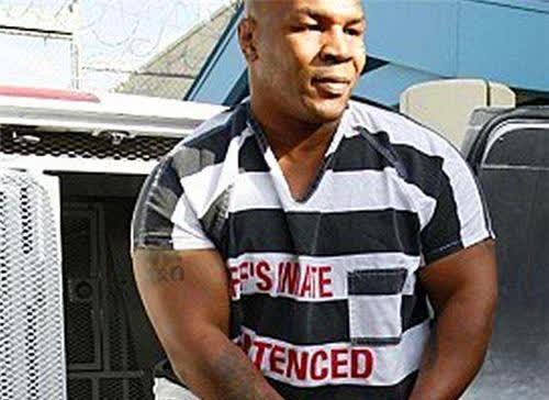 泰森不打算惹事,但是一次外出活动中,他还是被金哈格挑衅的语言给触怒