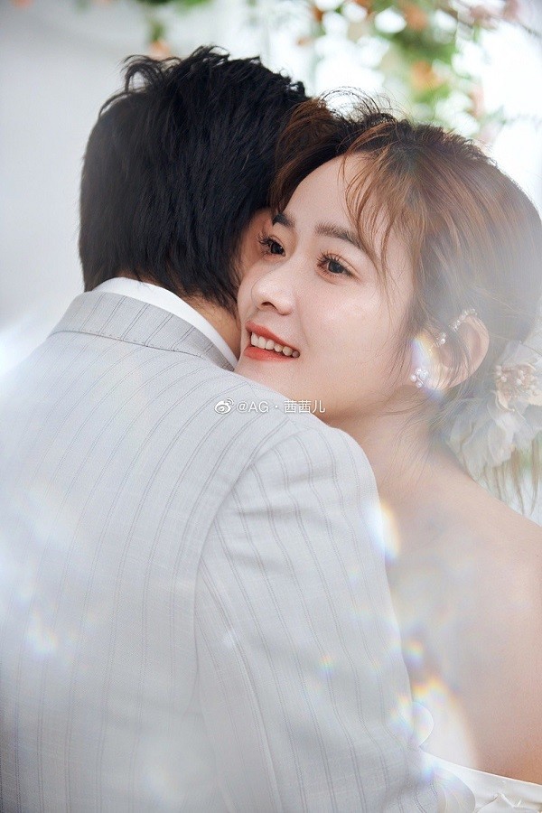 最后我们再次祝贺绝迹茜茜喜结连理,愿你们永结同心,百年好合,幸福