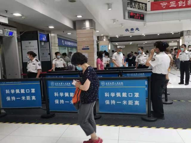 探访:北京公共场所防疫措施严格,部分场所未扫码登记,未戴口罩