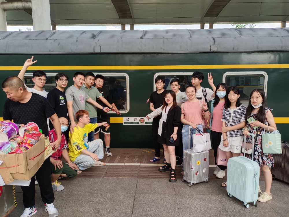 t122次列车乘务组拼尽全力保障旅客平安