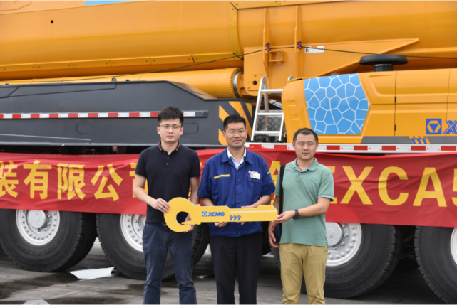 90后精神小伙喜提徐工xca500吨吊车